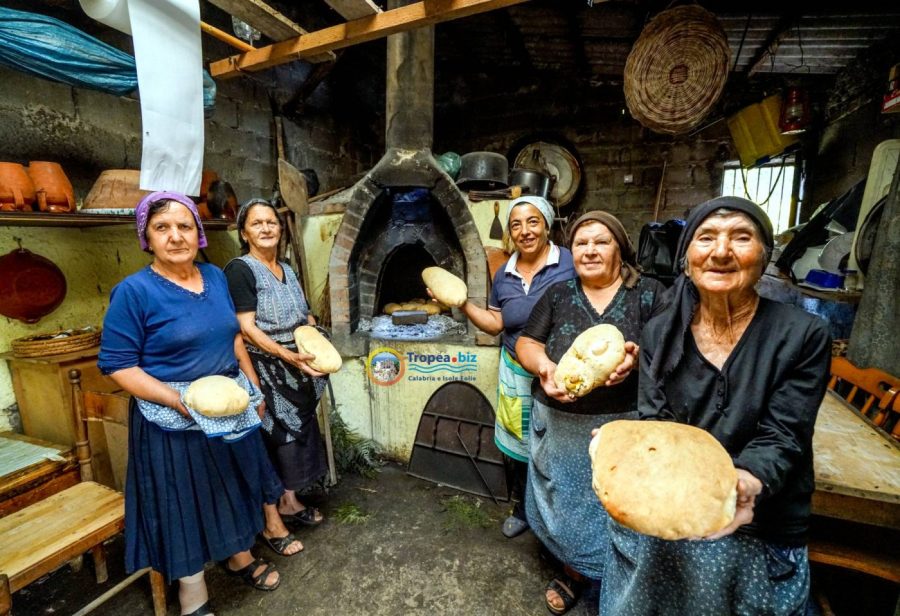 Donne calabresi - pane