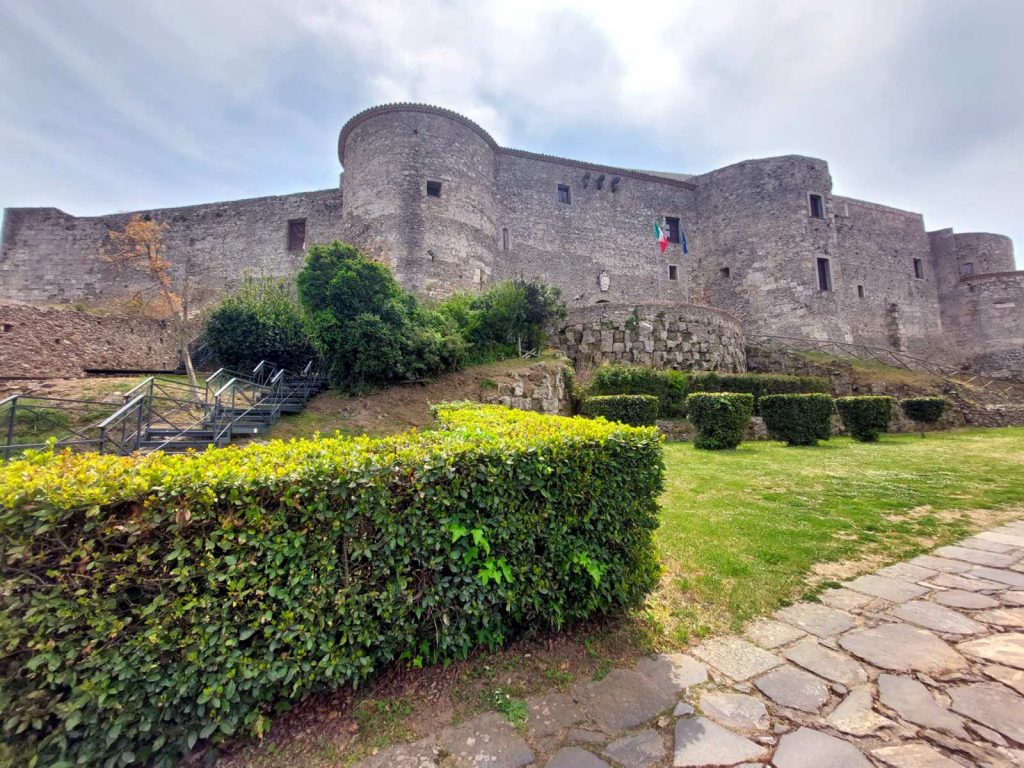 Il castello normanno di Vibo Valentia Il castello normanno di Vibo Valentia