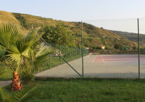 Campo tennis del villaggio