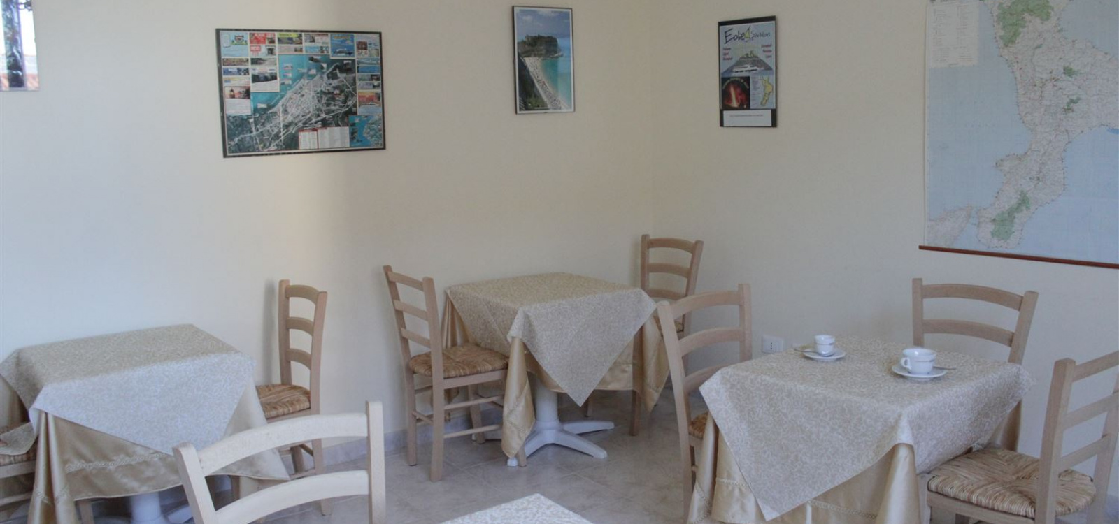 Sala prima colazione del B Sala prima colazione del B