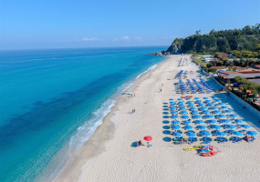 la spiaggia dell'hotel Scoglio del Leone