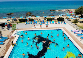 La piscina del villaggio turistico Robinson