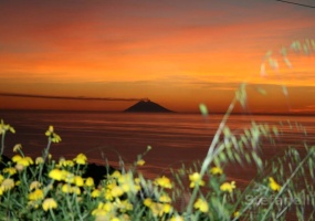 stromboli-fumante-tramonto